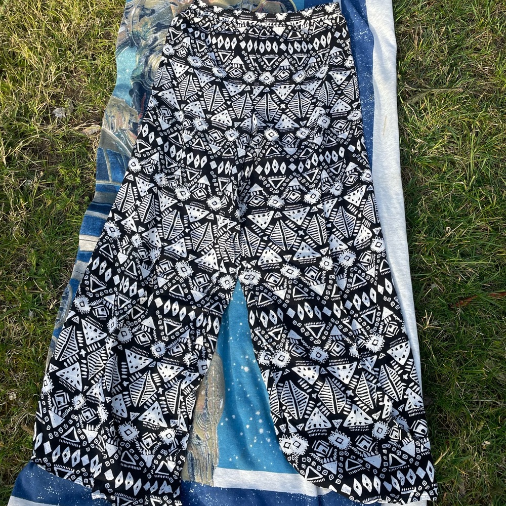 black & white patterned flowy pants